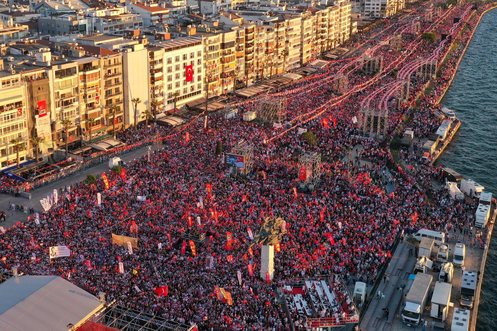 “Gençler bu memleketin bugünüdür”